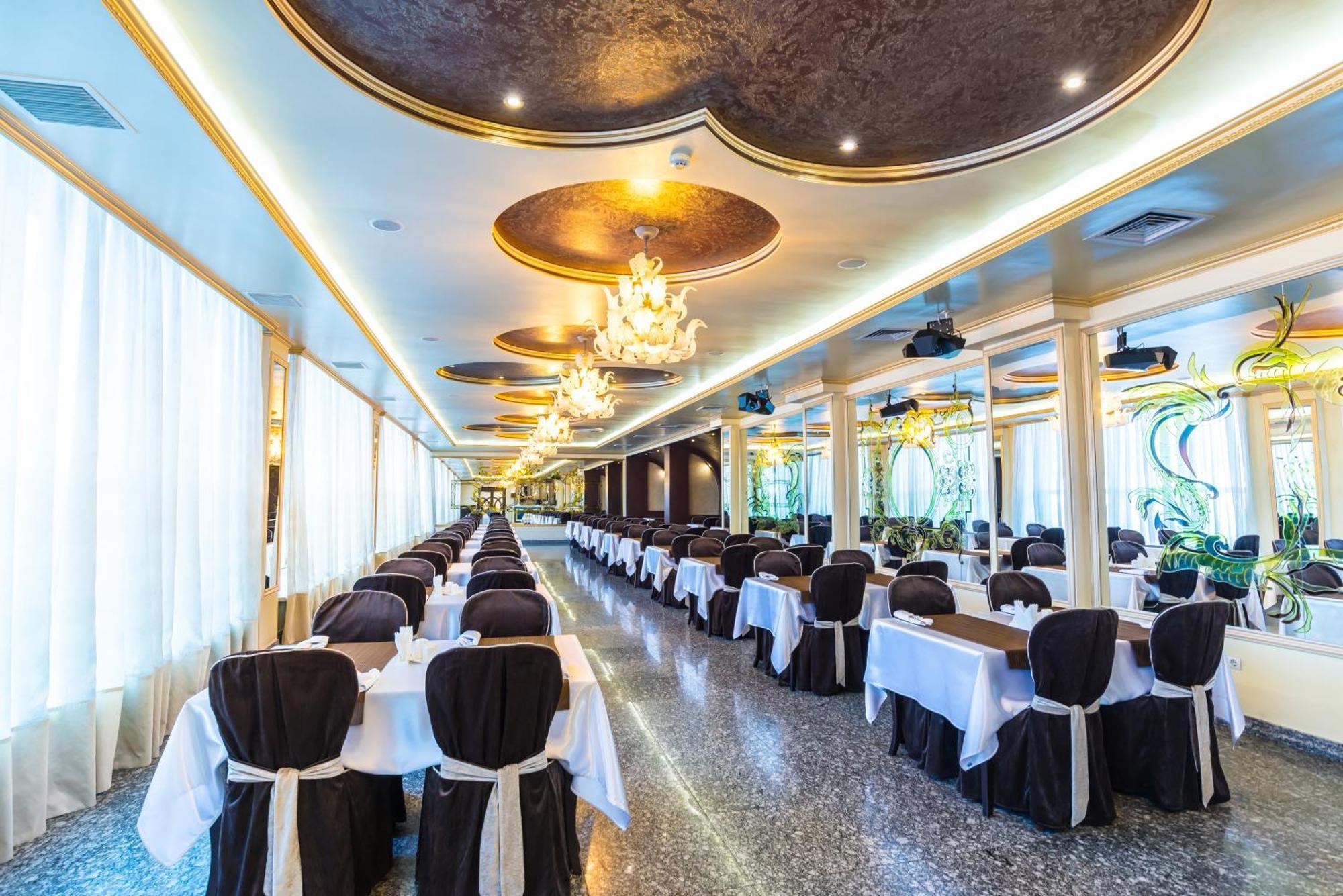 Royal Palace Hotel Almaty Exterior foto